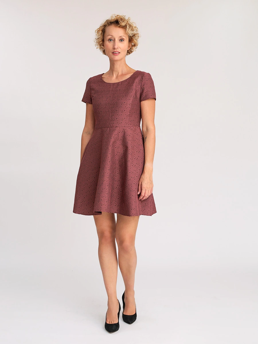 Платье приталенное темно-розового цвета